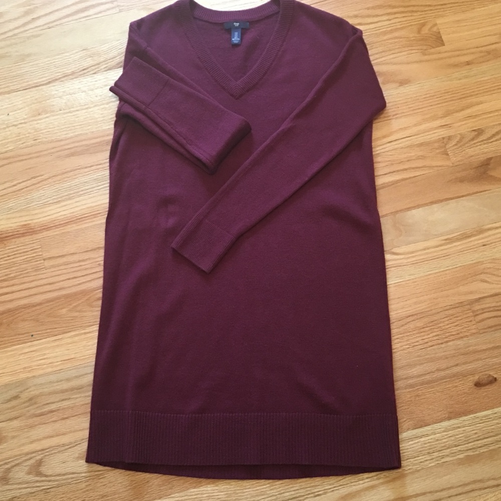 GAP burgundy sweater sz S